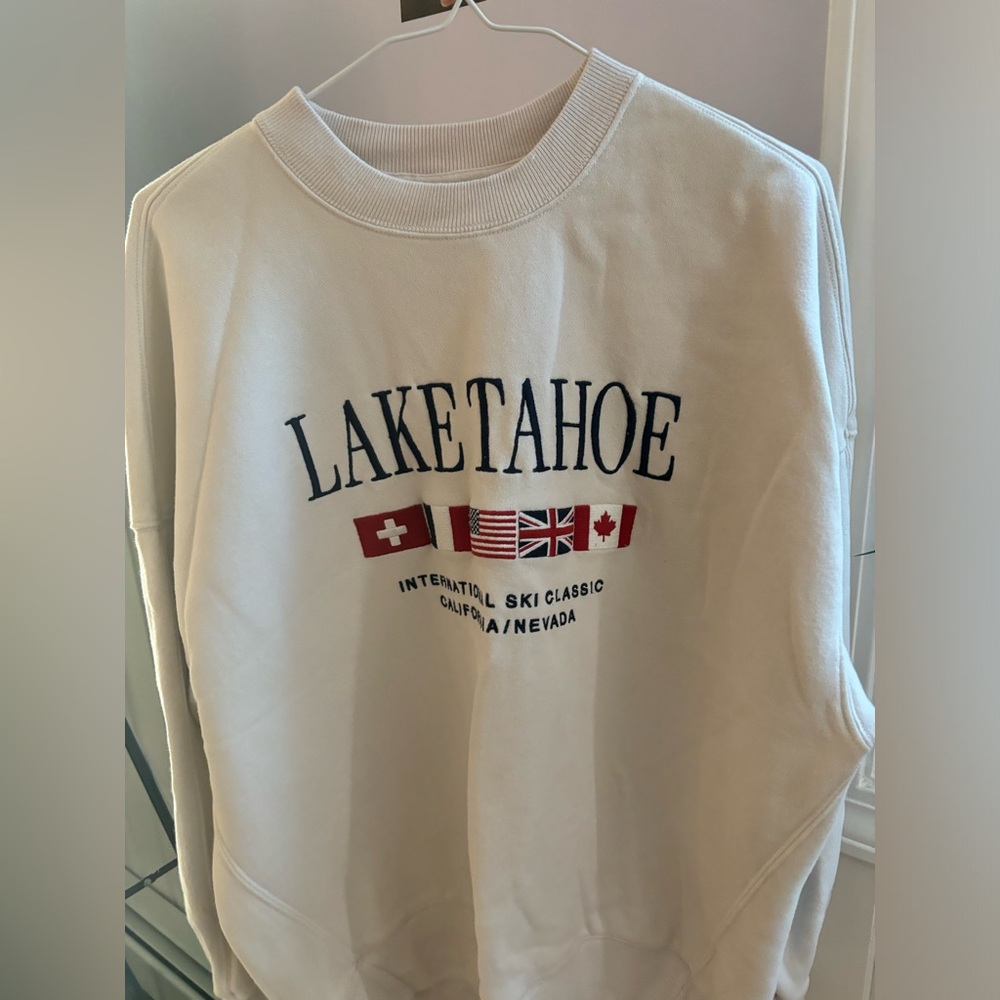 Abercrombie and Fitch Lake tahoe white and cream crew neck